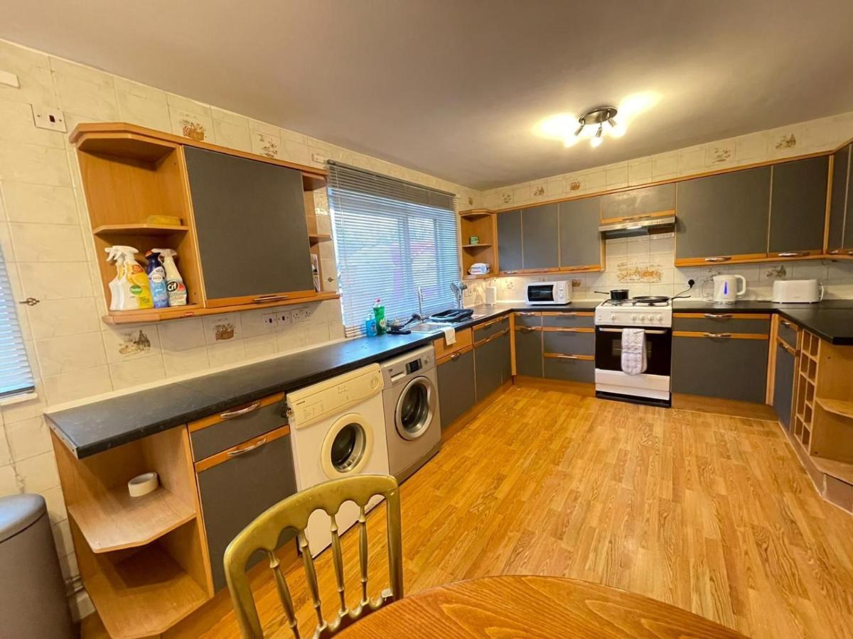 Spacious Bedroom In Beckton Лондон Екстер'єр фото
